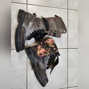 Dr. Martens TRIUMPH 1914 W